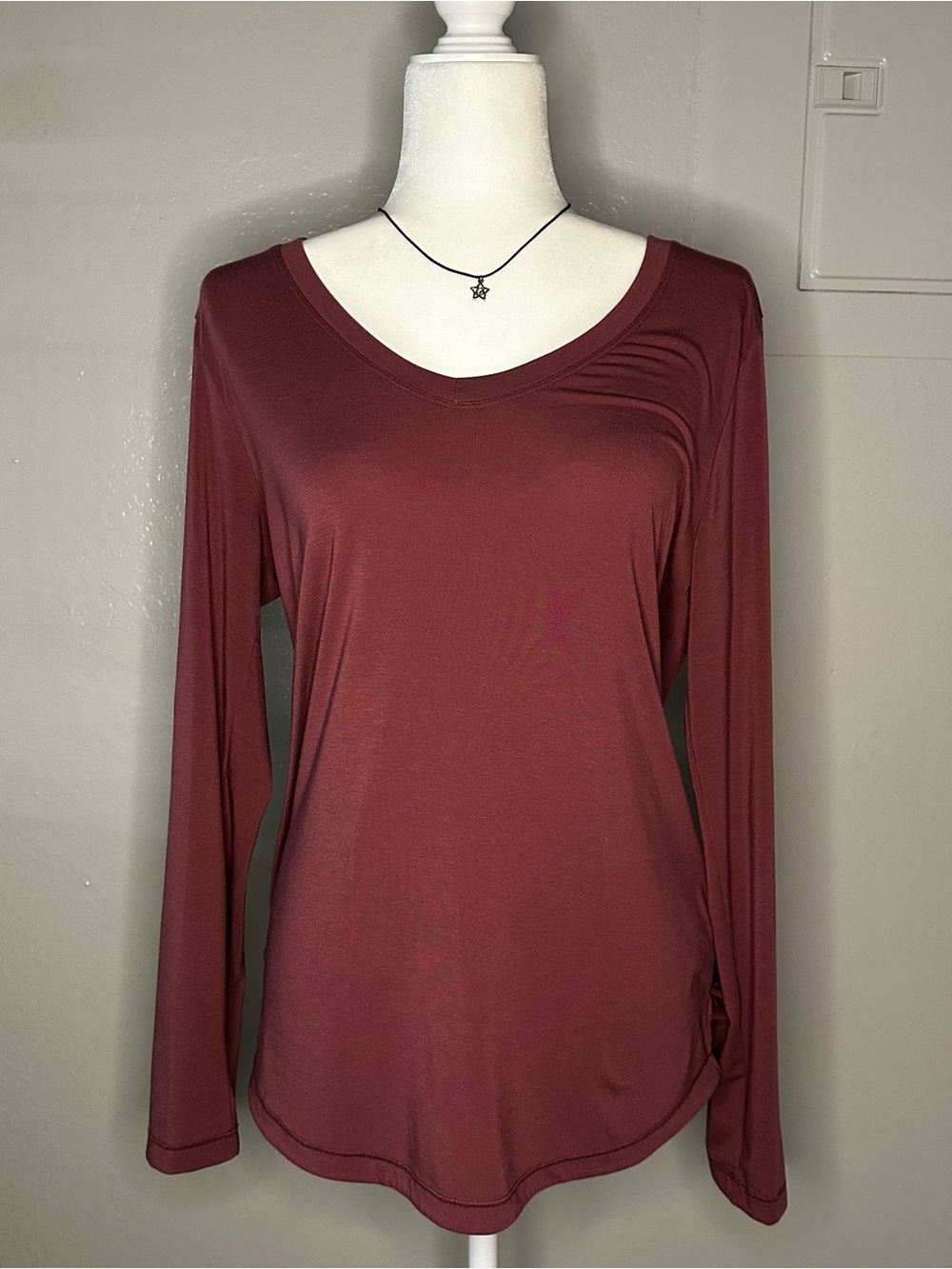 Athleta Essentials Burgundy Flowy Top Size M